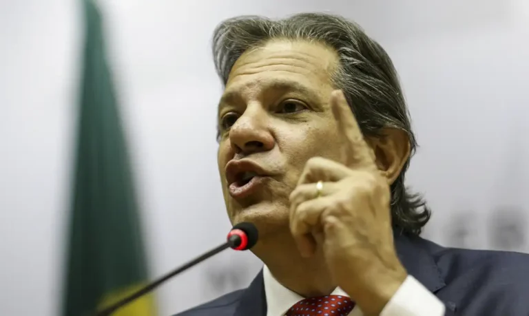 Haddad deve, não paga e quer arrecadar mais