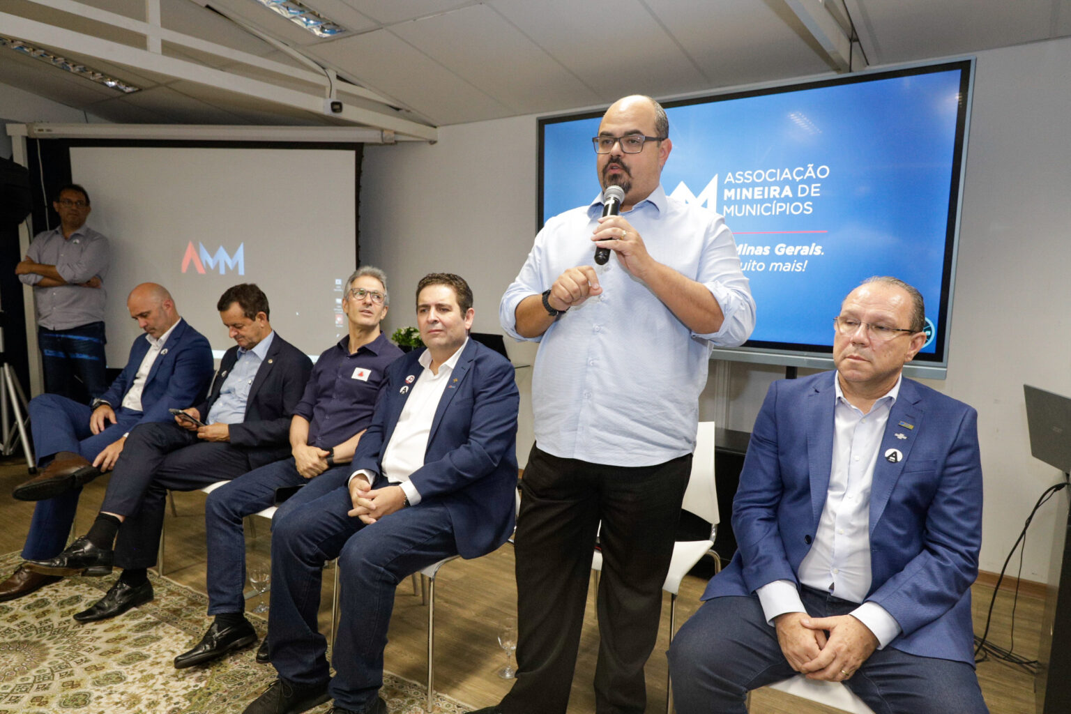 Vice-governador amplia poder sobre as estatais mineiras