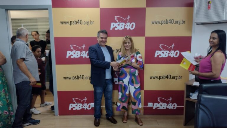 Paulo Brant em encontro com pré-candidatas à PBH