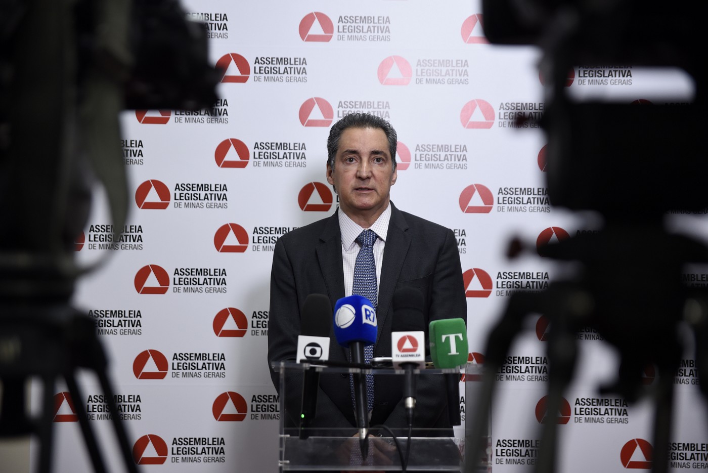 "Se ele (Gustavo Valadares) me ligar, eu nem atendo. Bom pra ele saber como é ficar ligando pra uma pessoa por três dias sem retorno", disse Magalhães, em cena presenciada por vários de deputados e assessores na saída do plenário.
