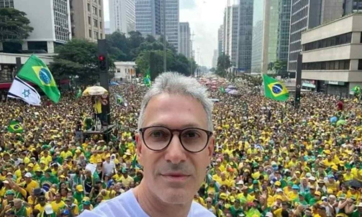 Governador de Minas exonera suspeito de propina em Brasília