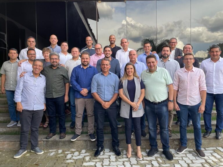 Prefeitos mineiros se reúnem na Associação Mineira dos Municípios (AMM) para apoiar Julvan Lacerda para a presidência da Confederação Nacional dos Municípios