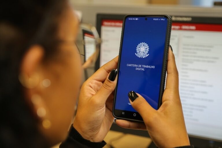 Minas fechou 2023 com taxa de desocupação em 5,8%. Essa é a menor taxa da história