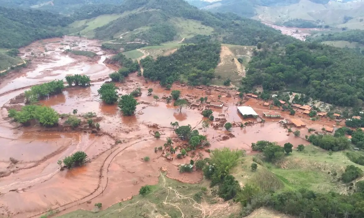 Imagens aéreas de Mariana logo depois do rompimento da Barragem do Fundão, em Mariana.