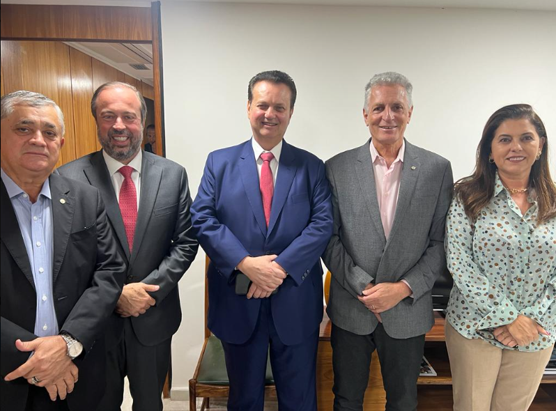 Assim que Silveira e Kassab deixaram a sala do presidente, Correia aproveitou para fazer a fotografia