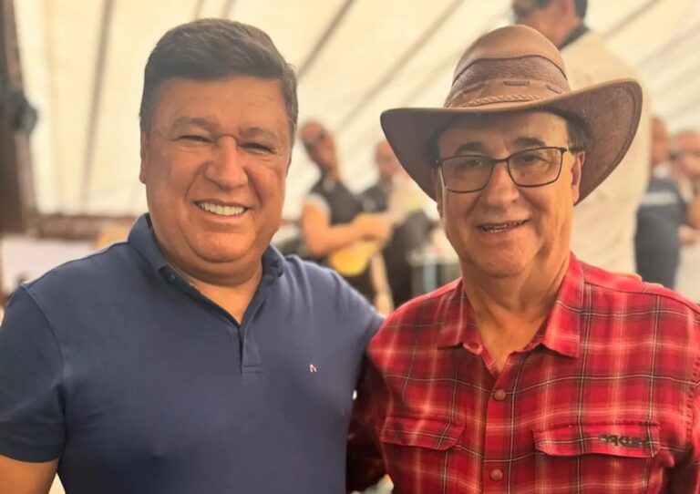 Senador Carlos Viana ao lado do empresário mineiro Fabiano Cazeca