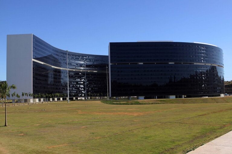 Minas não pode continuar vítima de agiotagem da União