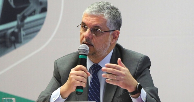Ex-secretário de Fazenda de Minas Gerais, Gustavo Barbosa, em entrevista coletiva