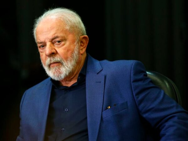 Lula ataca Bolsonaro para estancar queda de popularidade