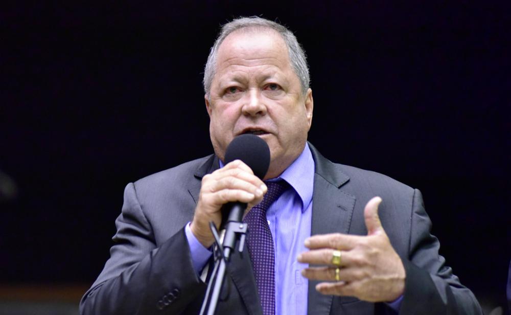 Deputado federal Chiquinho Brazão discursa no plenário da Câmara