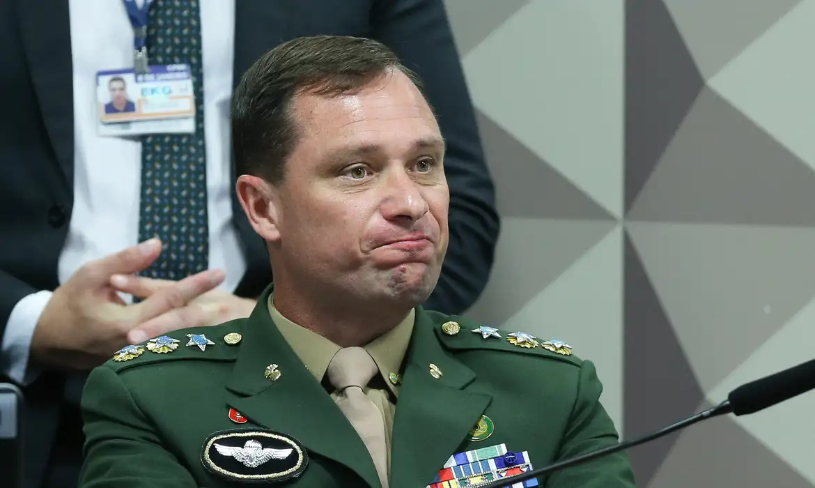 Mauro Cid depõe de farda na CPMI do 8 de Janeiro