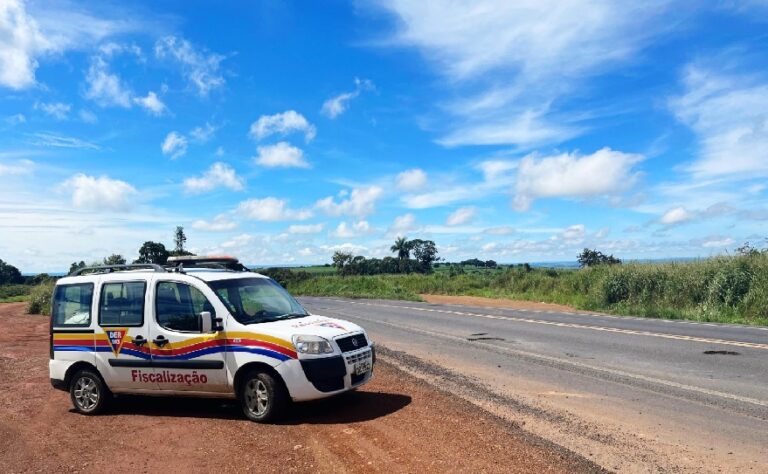 BR-365, entre Patrocínio e Uberlândia, com vários buracos no asfalto