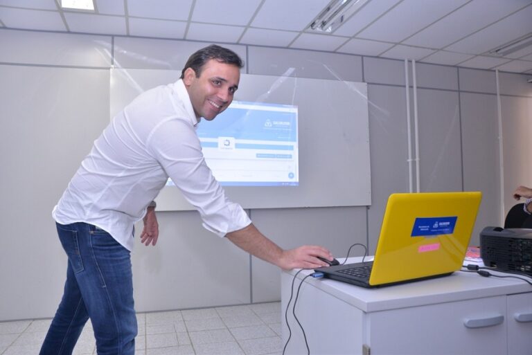 Bruno Barral durante gestão na secretaria de educação de Salvador