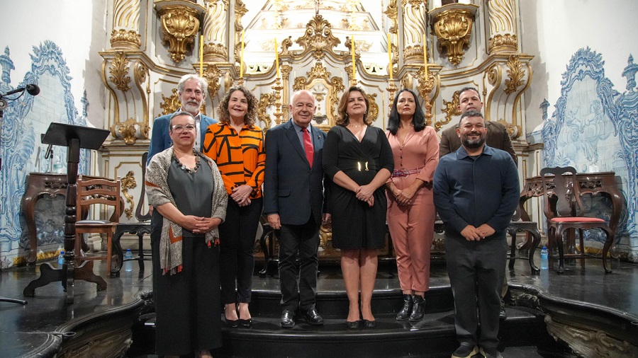 Cerimônia de chegada dos despojos da poeta e heroína mineira, Bárbara Heliodora, Igreja de Nossa Senhora do Carmo, em Ouro Preto