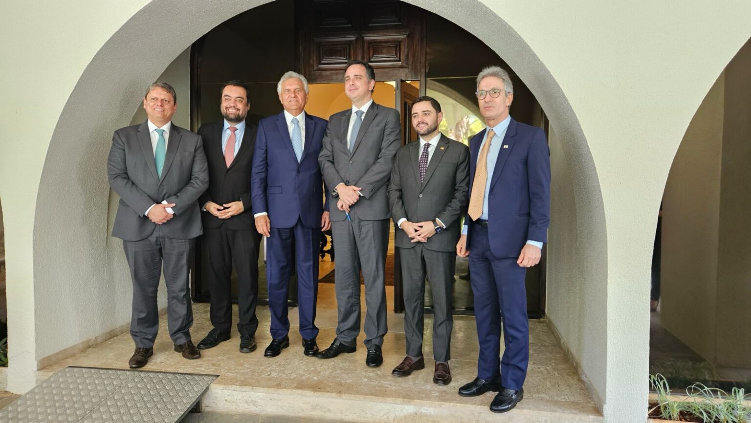 Governadores de São Paulo, Tarcísio de Freitas, do Rio de Janeiro, Cláudio Castro, de Goiás, Ronaldo Caiado, de Minas Gerais, Romeu Zema, além do governador em exercício do Rio Grande do Sul, Gabriel Souza, após encontro com Rodrigo Pacheco