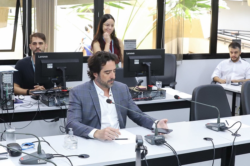 Guilherme de Souza Barcelos, atual chefe de gabinete da Presidência, durante reunião na Câmara Municipal