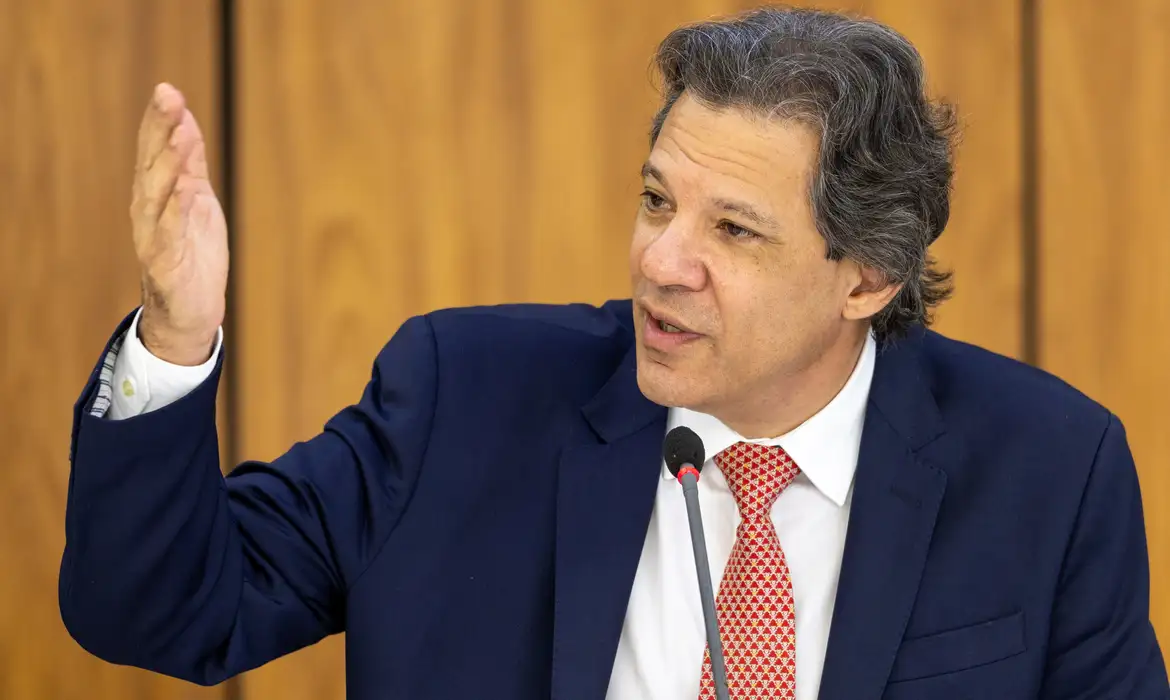 Haddad não cumpre promessa de superávit fiscal em 2025
