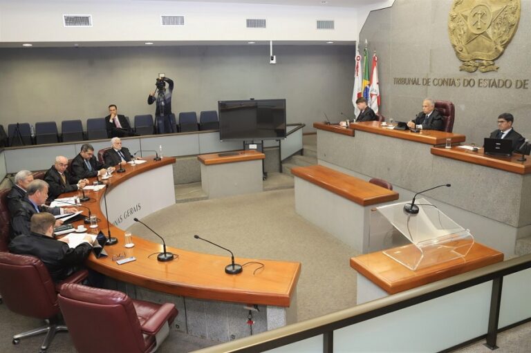 Sessão extraordinária do Tribunal Pleno para analisar as contas do Governador Romeu Zema (Novo)
