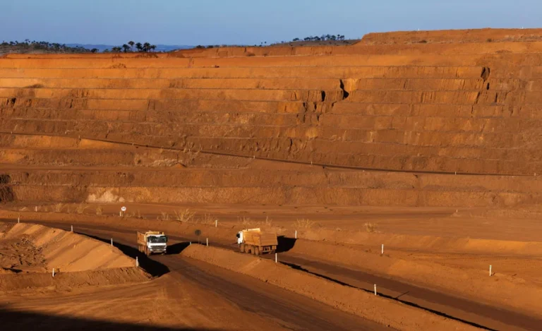 O principal atrativo por trás das propostas é o portfólio de valiosas minas de cobre da Anglo American