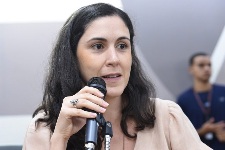 A ideia é tocar a Seplag mantendo o ritmo e os modos de Luísa.