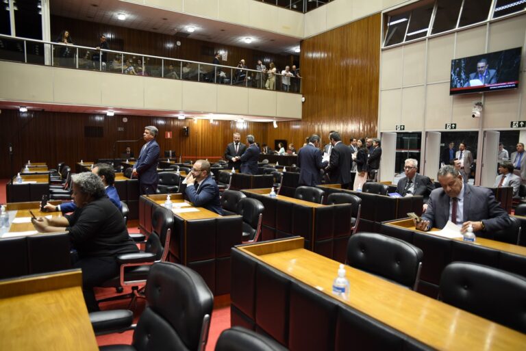 Detalhe: não havia reunião de líderes prevista para esta quinta - trata-se de um encontro emergencial.