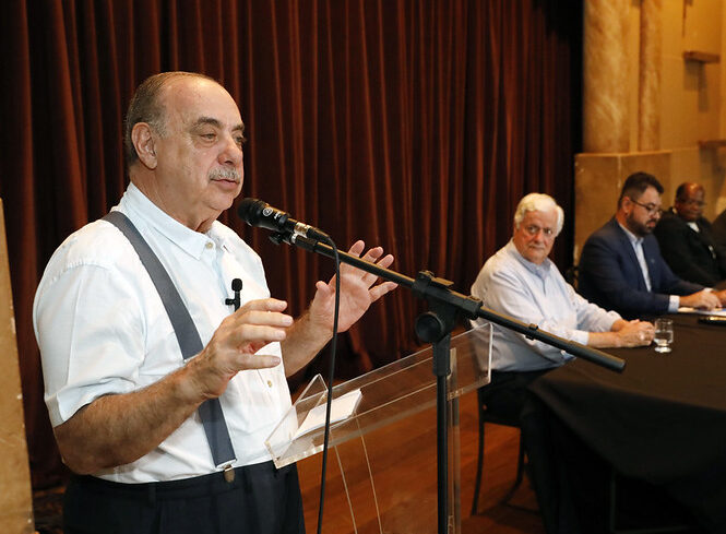 Troca promovida por Josué Valadão (esq.) irritou o Avante