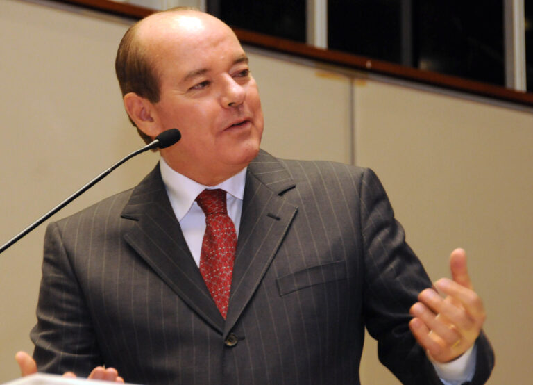 Elmiro Nascimento foi deputado estadual por quatro mandatos - de 1987 a 1995, de 2003 a 2011.