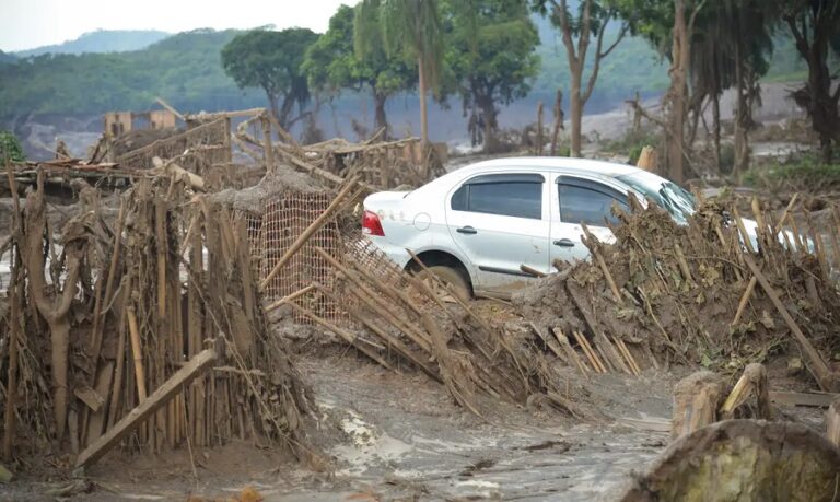 Rompimento da barragem de Mariana aconteceu em novembro de 2015