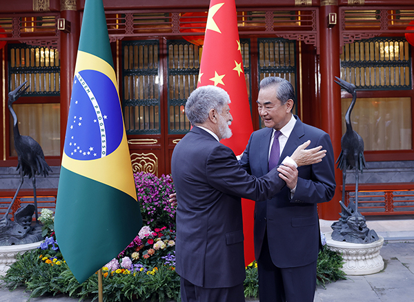 Celso Amorim e Wang Yi na China