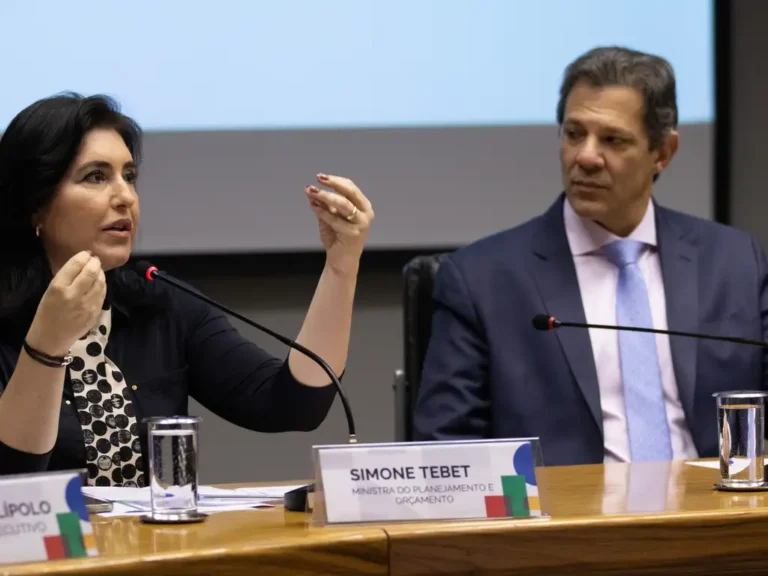 Simone Tebet e Fernando Haddad em coletiva de imprensa