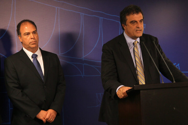 Cardozo assina manifestação em defesa do Coridoce. Foto: Divulgação/Planalto