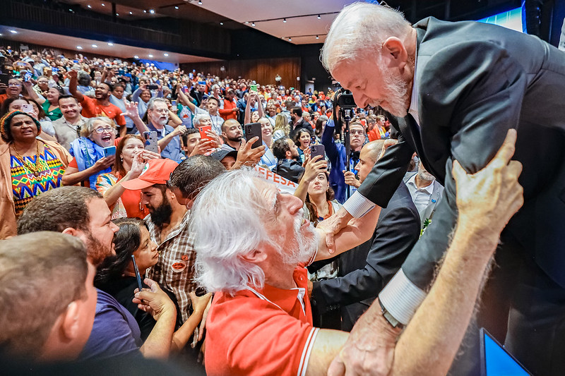 O palco de Lula no Minascentro foi dividido por ele com deputado federal Rogério Correia, pré-candidato do PT, a deputada federal Duda Salabert, pré-candidata do PDT, e Bella Gonçalves, pré-candidata do Psol. Foto: Ricardo Stuckert / PR