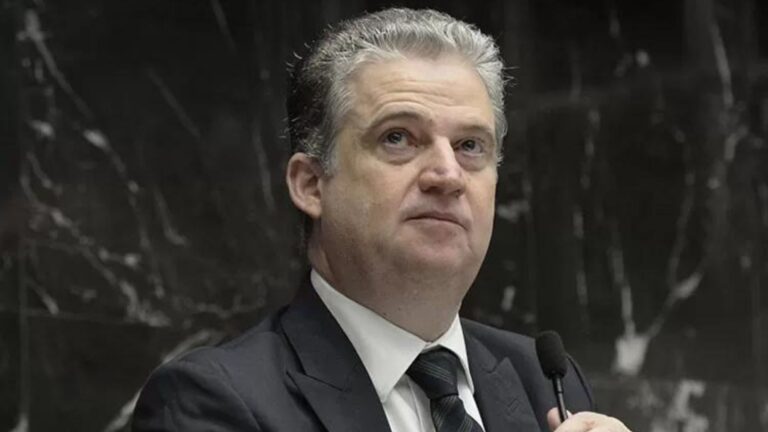 O ex-presidente da Assembleia de Minas, Adalclever Lopes.