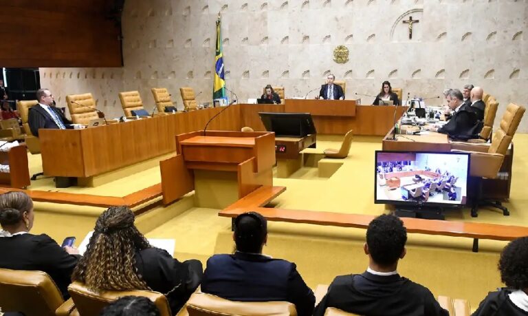 Ministros durante sessão plenária no Supremo Tribunal Federal (STF)
