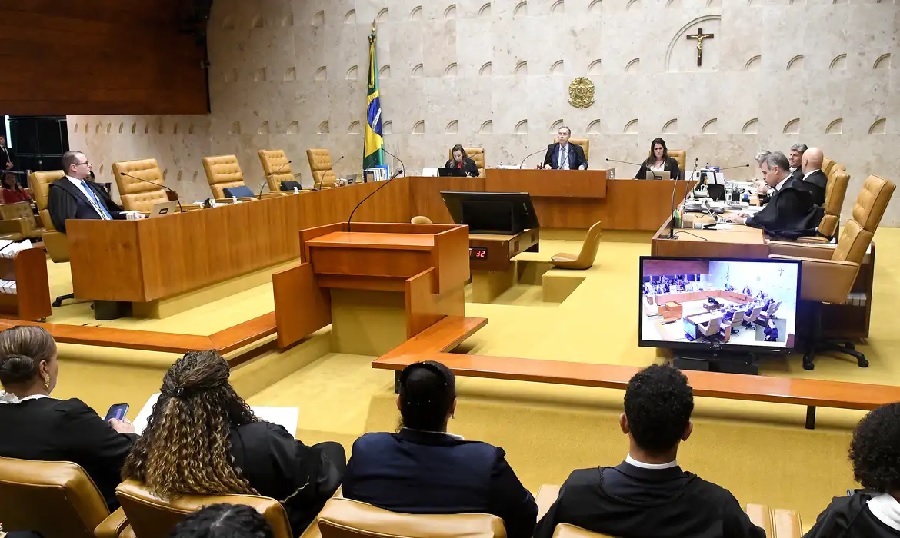 Ministros durante sessão plenária no Supremo Tribunal Federal (STF)