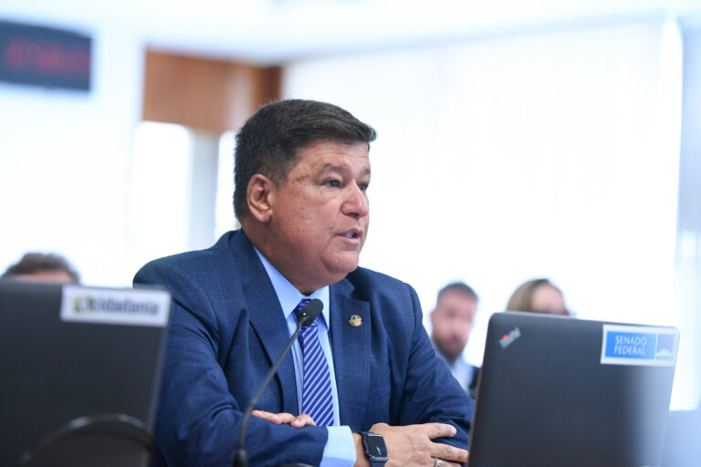 O senador Carlos Viana, do Podemos