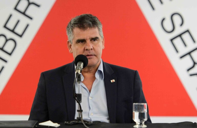 paulo brant quando era vice governador em evento