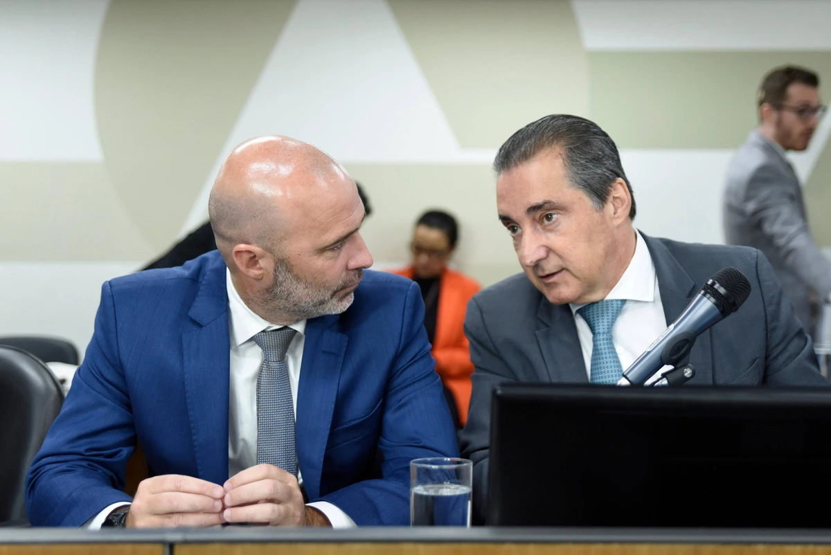 Valadares e Magalhães melhoraram a relação nos últimos meses. Foto: Divulgação/ALMG
