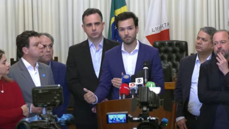 Rodrigo Pacheco foi recebido por deputados estaduais nesta quinta-feira.