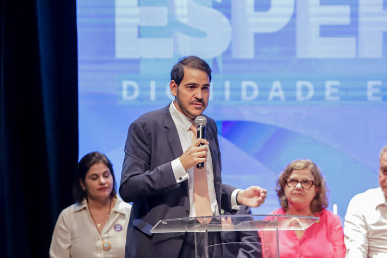O Advogado-Geral da União, Jorge Messias, afirmou que "o ajuizamento de ações pelos entes municipais no exterior configura nítida usurpação da competência constitucional da União para representar o Estado Brasileiro no plano internacional". Foto: Divulgação