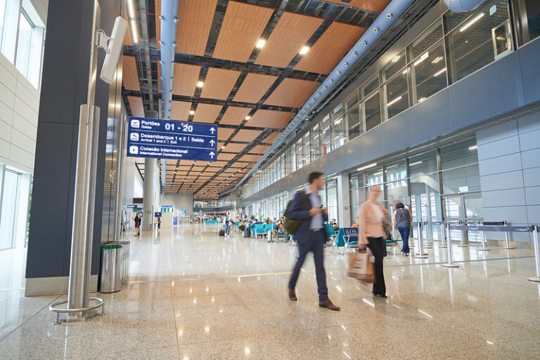 Peça ficava exposta no aeroporto, mas foi parcialmente "perdida". Foto: BH Airport / Divulgação