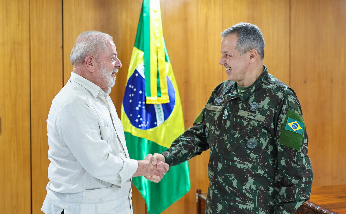 Lula encontra o Comandante do Exército, general Tomás Paiva
