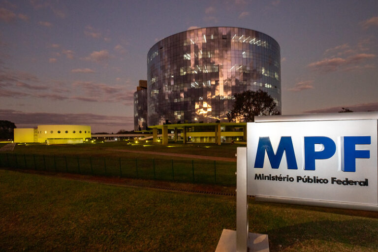 Em reunião realizada na última segunda-feira (27), foram iniciadas as tratativas para possível acordo de não persecução penal com o ex-prefeito e a ex-secretária. Foto: MPF