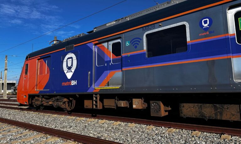Foto mostra trem do metrô de BH