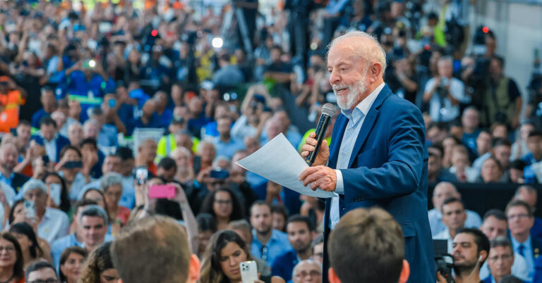 Presidente da República, Luiz Inácio Lula da Silva, durante cerimônia de Lançamento do Edital de Concessão do Túnel Submerso Santos-Guarujá. Parque Valongo, Armazém 4, Santos - SP.