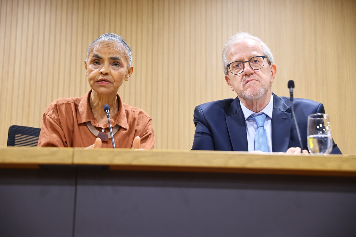 Marina Silva em coletiva de imprensa na sede do PrevFogo, no Ibama