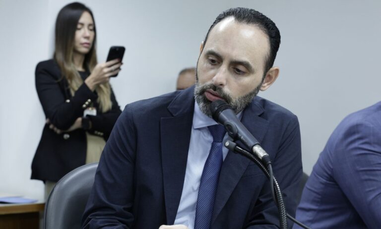 O líder da oposição a Zema, Ulysses Gomes
