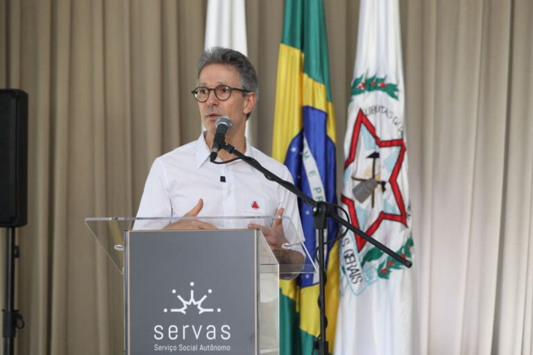 Romeu Zema em cerimônia do Servas em 26 de março de 2025