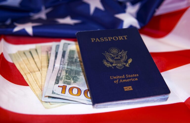 Passaporte EUA, bandeira, dinheiro