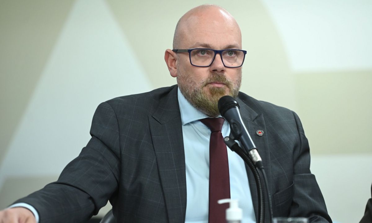 O deputado Professor Cleiton.